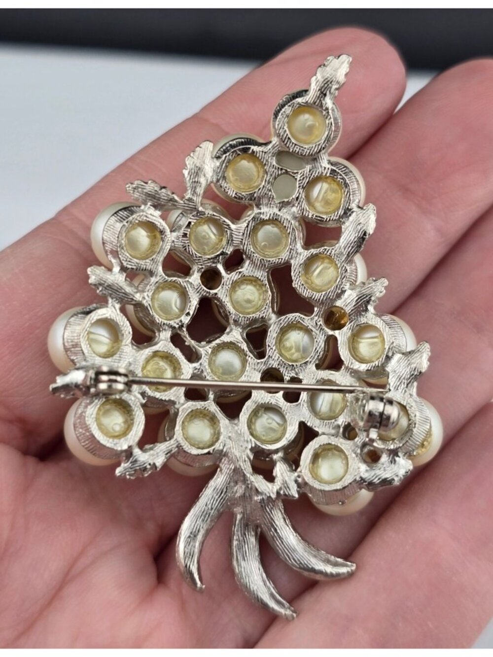 Vintage Pearl & Rhinestone Christmas Tree Brooch Pin Silver Tone READ - Picture 3 of 6